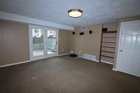 1155 Hendrickson Ave, Schenectady, NY 12309 photo 5