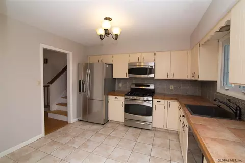 1155 Hendrickson Ave, Schenectady, NY 12309 photo 3