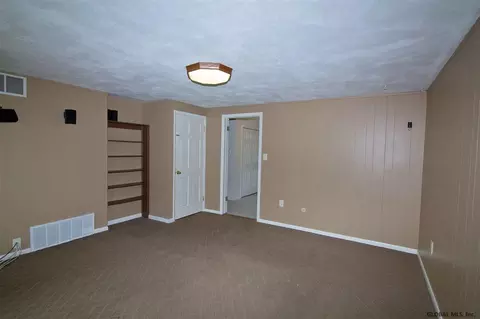 1155 Hendrickson Ave, Schenectady, NY 12309 photo 12