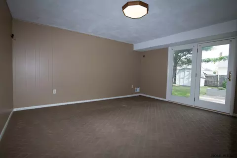 1155 Hendrickson Ave, Schenectady, NY 12309 photo 11
