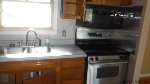 2404 Lenox Rd, Schenectady, NY 12308 photo 4