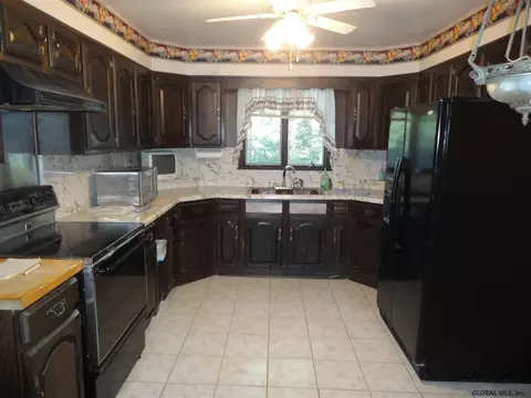 2017 Careleon Rd, Schenectady, NY 12303 photo 3