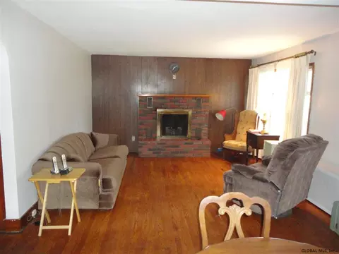 2017 Careleon Rd, Schenectady, NY 12303 photo 4