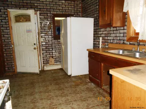 246 Division St, Schenectady, NY 12304 photo 4