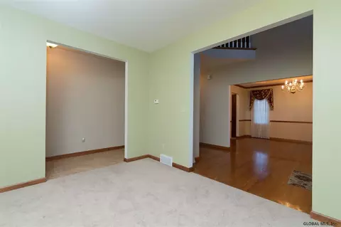 27 Devonshire Way, Clifton Park, NY 12065 photo 4
