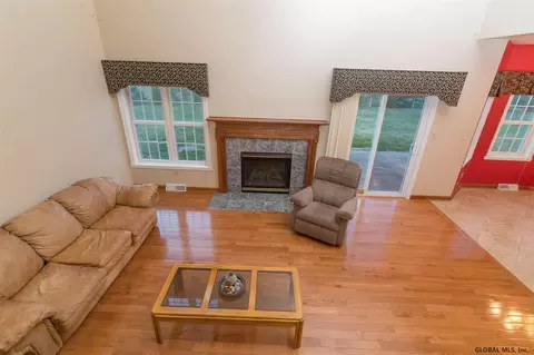 27 Devonshire Way, Clifton Park, NY 12065 photo 8