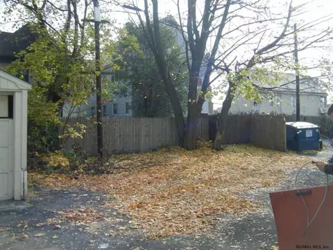 18 Elder St, Schenectady, NY 12304 photo 3