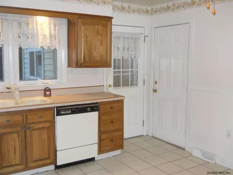 505 Chadwick Rd, Schenectady, NY 12304 photo 9
