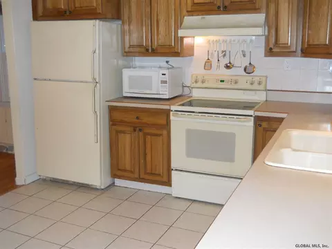 505 Chadwick Rd, Schenectady, NY 12304 photo 8