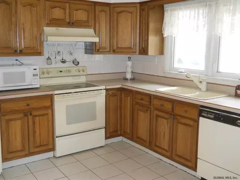 505 Chadwick Rd, Schenectady, NY 12304 photo 10