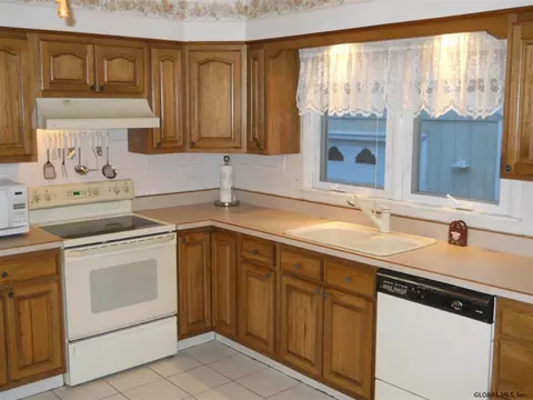 505 Chadwick Rd, Schenectady, NY 12304 photo 7
