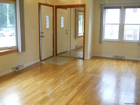 505 Chadwick Rd, Schenectady, NY 12304 photo 5