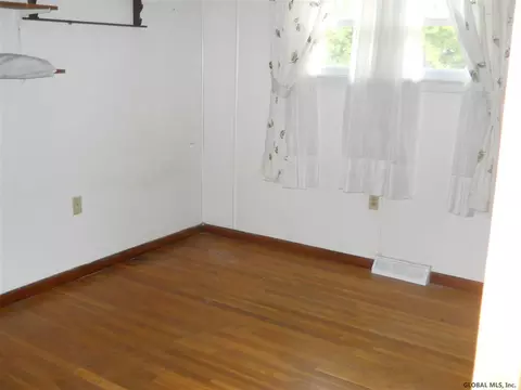 505 Chadwick Rd, Schenectady, NY 12304 photo 13