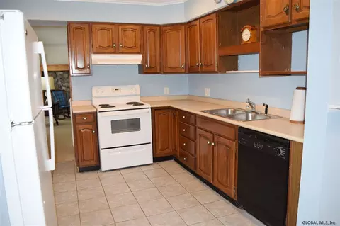2004 Patton Dr, Schenectady, NY 12303 photo 12