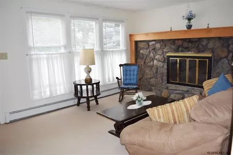 2004 Patton Dr, Schenectady, NY 12303 photo 9