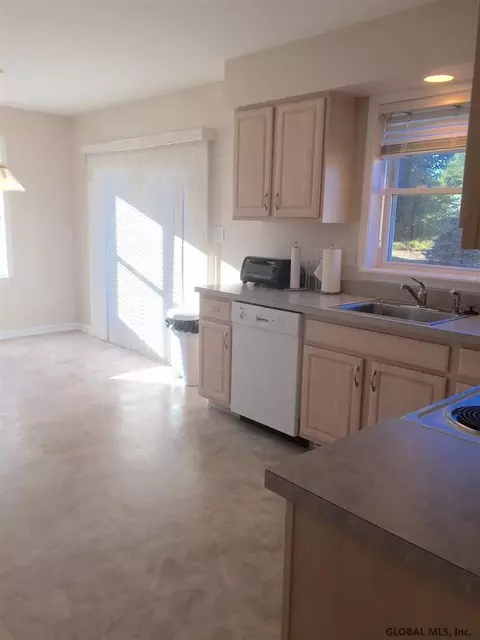5 Stony Brook Dr, Selkirk, NY 12158 photo 6