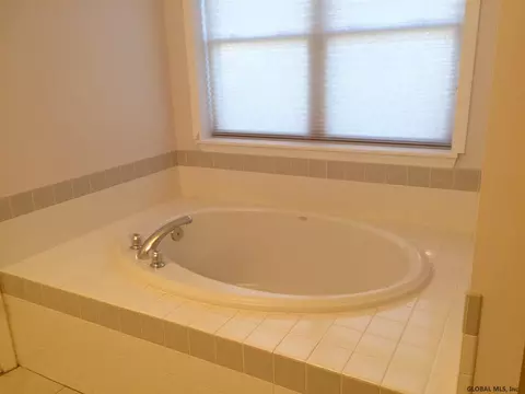 5 Stony Brook Dr, Selkirk, NY 12158 photo 10