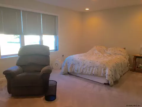 5 Stony Brook Dr, Selkirk, NY 12158 photo 8