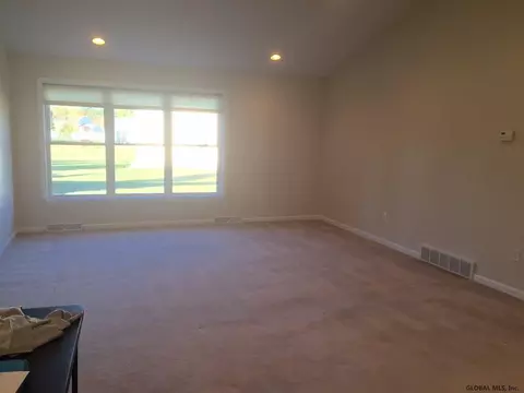 5 Stony Brook Dr, Selkirk, NY 12158 photo 4