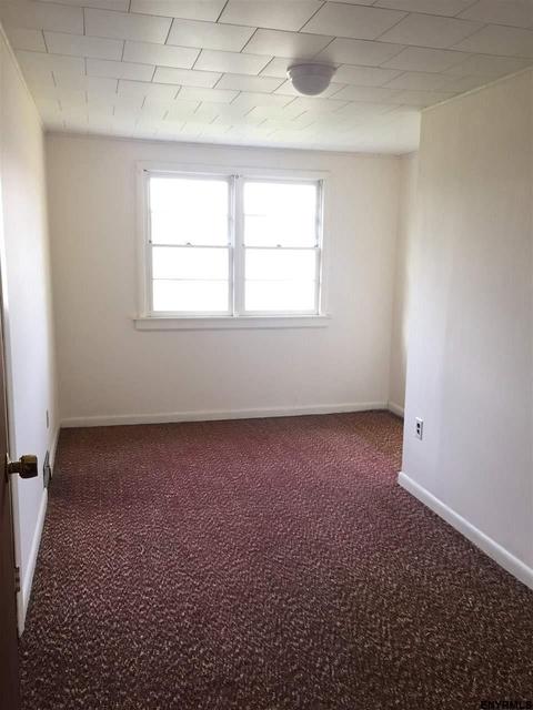 33 Central Taurus Rd, Niskayuna, NY 12304 photo 17
