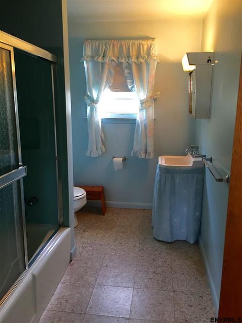 33 Central Taurus Rd, Niskayuna, NY 12304 photo 18