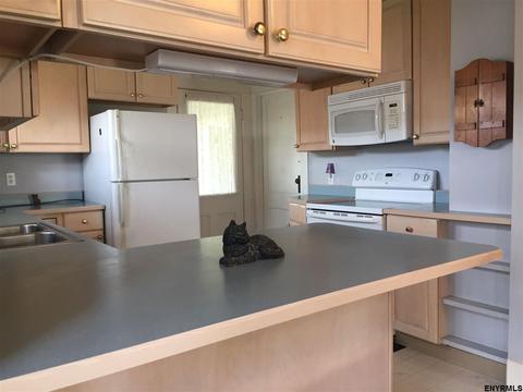33 Central Taurus Rd, Niskayuna, NY 12304 photo 9