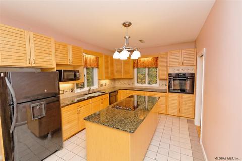 3295 E Lydius St, Schenectady, NY 12303 photo 8