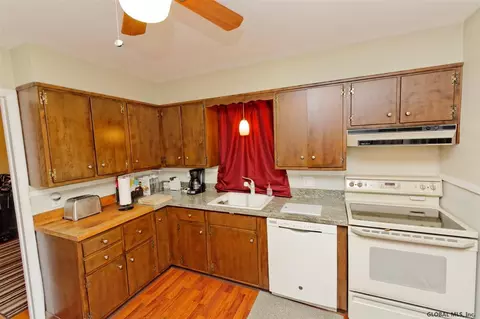 2 Eileen St, Albany, NY 12203 photo 11