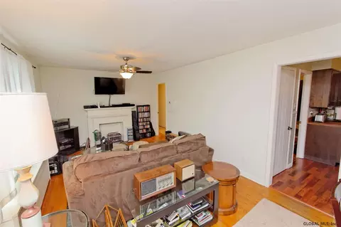 2 Eileen St, Albany, NY 12203 photo 4