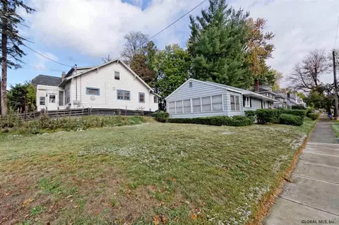 2 Eileen St, Albany, NY 12203 photo 3