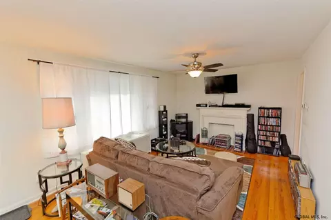 2 Eileen St, Albany, NY 12203 photo 5