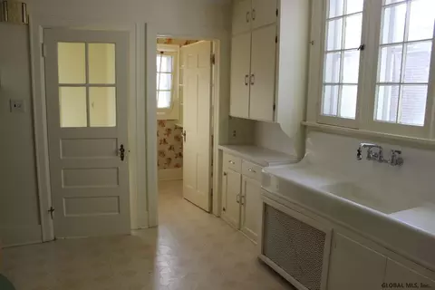 1806 Eastern Pkwy, Schenectady, NY 12309 photo 8