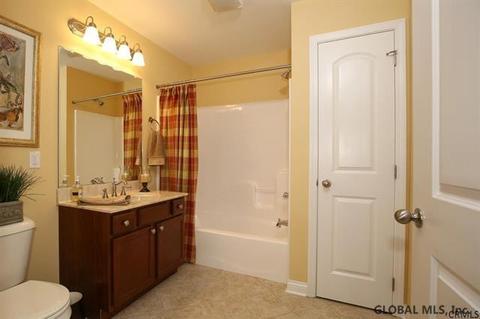 164 Paddock Cir, Schenectady, NY 12306 photo 13