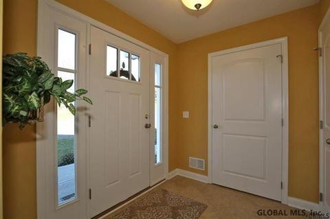 164 Paddock Cir, Schenectady, NY 12306 photo 3