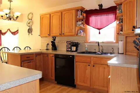 1140 Eugene Dr, Schenectady, NY 12303 photo 3