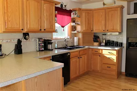 1140 Eugene Dr, Schenectady, NY 12303 photo 12