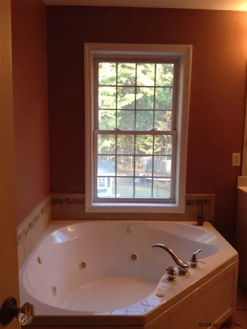 73 Cobble Hill Dr, Gansevoort, NY 12831 photo 15