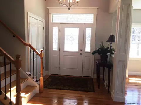 7 Pine Hollow Dr, Schenectady, NY 12302 photo 3