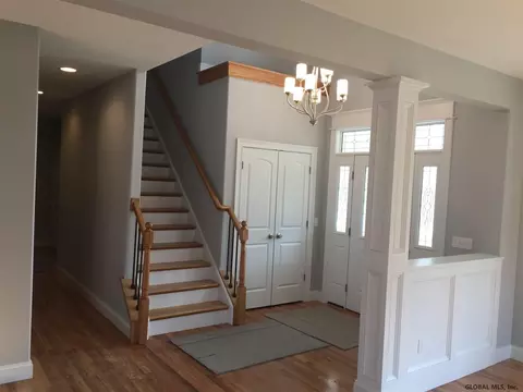 7 Pine Hollow Dr, Schenectady, NY 12302 photo 2