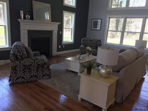 7 Pine Hollow Dr, Schenectady, NY 12302 photo 4