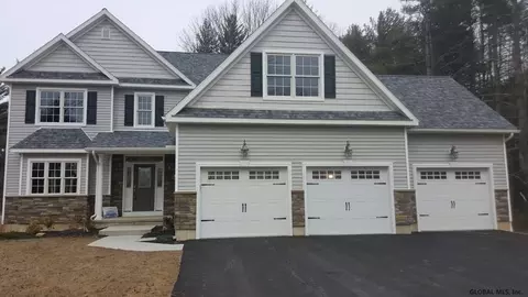 7 Pine Hollow Dr, Schenectady, NY 12302 photo 1