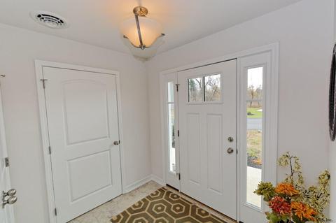 162 Paddock Cir, Schenectady, NY 12306 photo 3