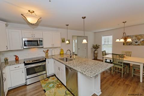 162 Paddock Cir, Schenectady, NY 12306 photo 9