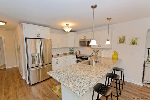 162 Paddock Cir, Schenectady, NY 12306 photo 8