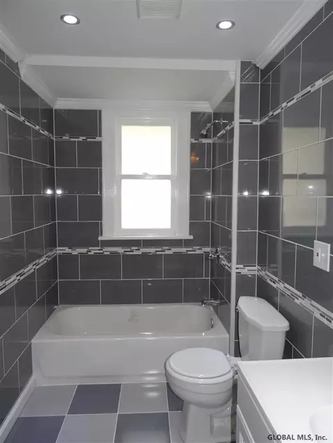1437 Richard St, Schenectady, NY 12303 photo 10