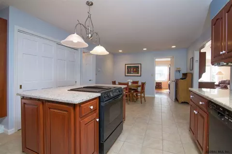 2 Brian Dr, Rexford, NY 12148 photo 5
