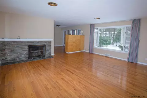 43 Douglas Rd, Delmar, NY 12054 photo 4