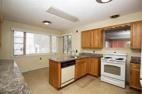 43 Douglas Rd, Delmar, NY 12054 photo 9