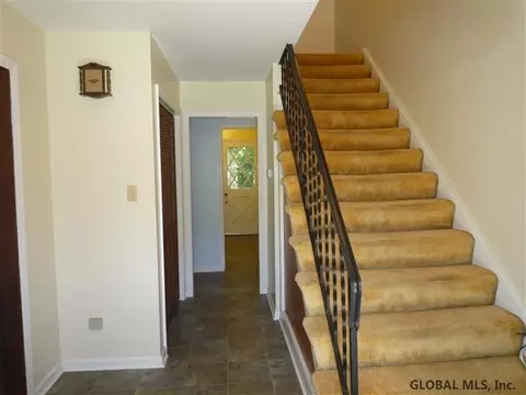 532 Weast Rd, Schenectady, NY 12306 photo 2
