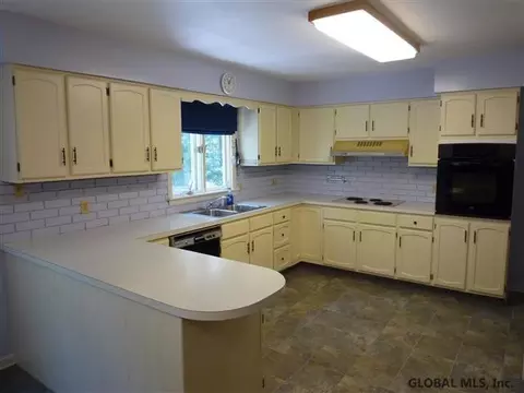 532 Weast Rd, Schenectady, NY 12306 photo 3